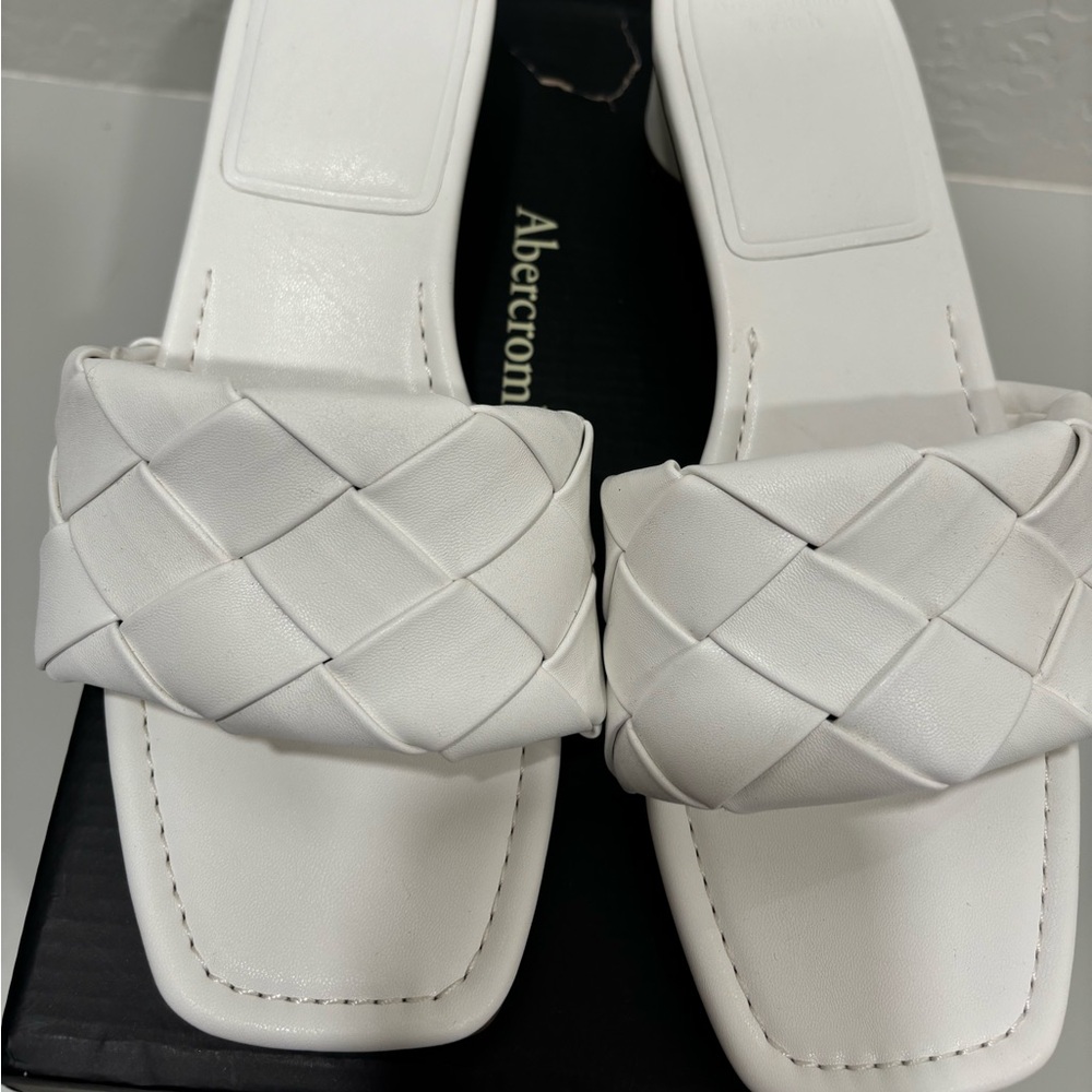 Abercrombie & Fitch Harmony wedge size 10 white